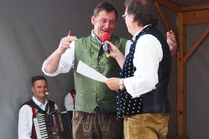 Bitte klicken Sie sich durch die Bilder. . .