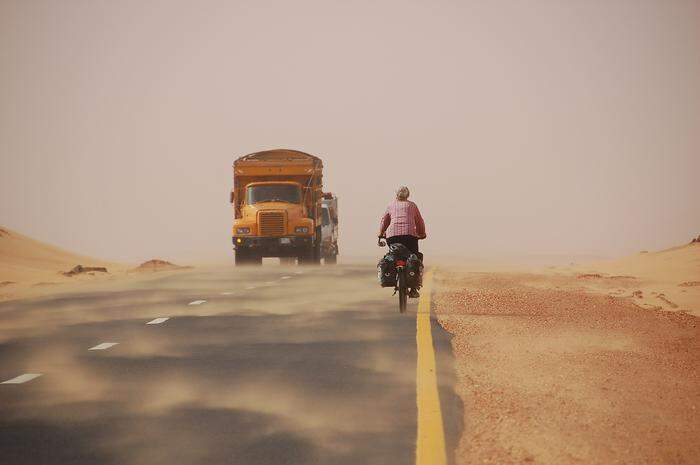 Einsamkeit, Sandsturm und erstaunlich gute Straßen im Sudan