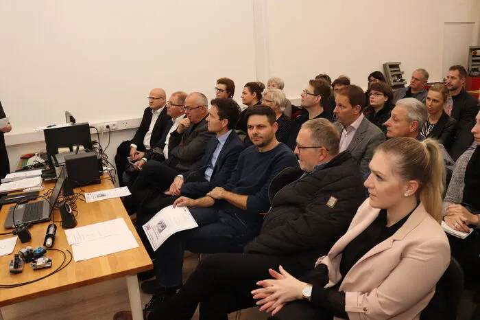 Im Rahmen der Verleihung mussten die Lehrlinge ihre Arbeitpräsentieren.