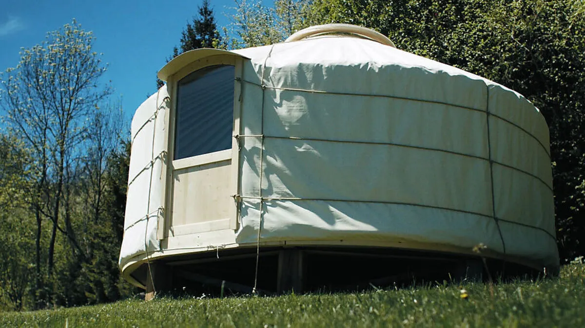 Die fertige Jurte in Weißkirchen-Baierdorf sieht der Unternehmer Thomas Kaiser (unten) als Startschuss für den Aufbau eines zweiten Standbeines