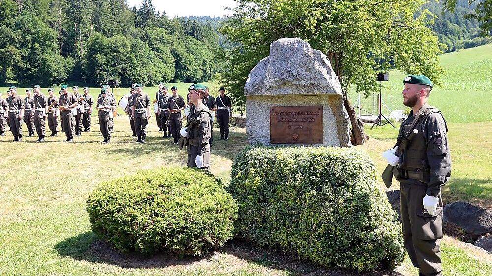 Gedenkstein im Grenzort Grablach bei Bleiburg: Erinnerungen an Zehntagekrieg