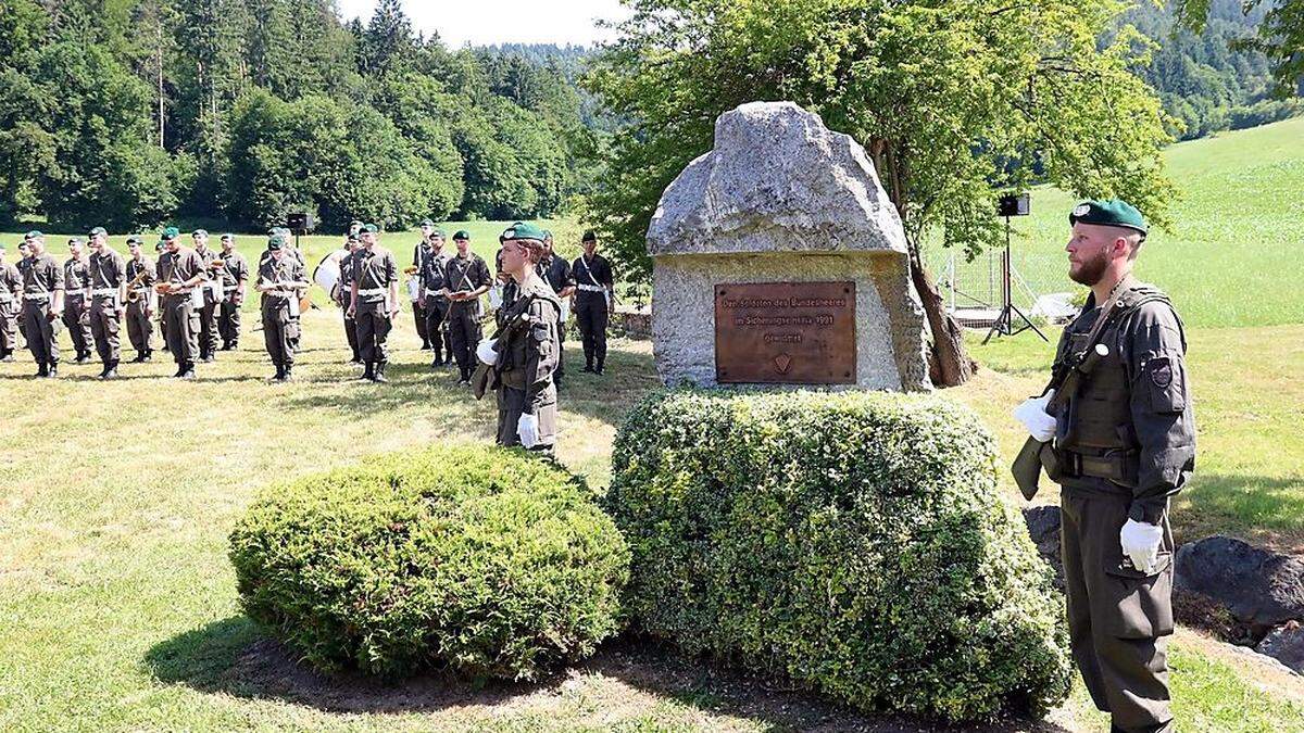 Gedenkstein im Grenzort Grablach bei Bleiburg: Erinnerungen an Zehntagekrieg