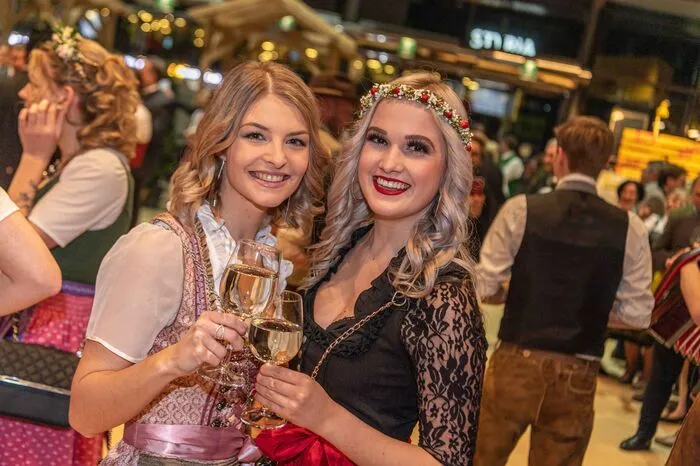 Grund zum Feiern gibt es allemal: Prosit 71. Bauernbundball