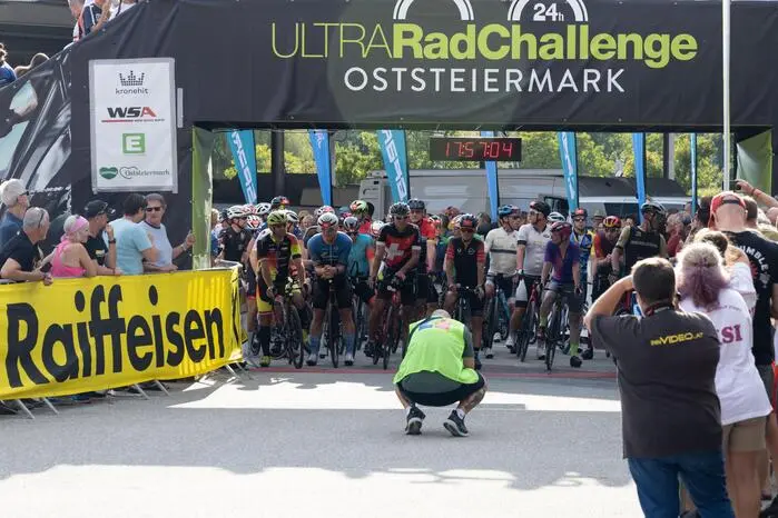 1400 Radsportlerinnen und Radsportler gingen an den Start.
