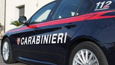 Die Carabinieri versuchen Tathergang und -Motiv zu klären