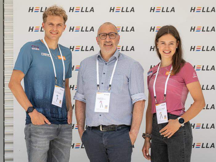 Die beiden Biathlon-Nachwuchstalente Lukas Haslinger und Anna Andexer waren beim HELLA Tag der Talente zu Gast. Hier mit dem geschäftsführenden Gesellschafter der HELLA Gruppe, Andreas Kraler