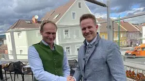 FPÖ-Spitzenkandidat Patrick Derler gratulierte ÖVP-Bürgermeister Oliver Felber in Birkfeld