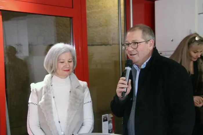 Bei der Vernissage am vergangenen Freitag begrüßte Bürgermeister Bernd Osprian die Gäste.