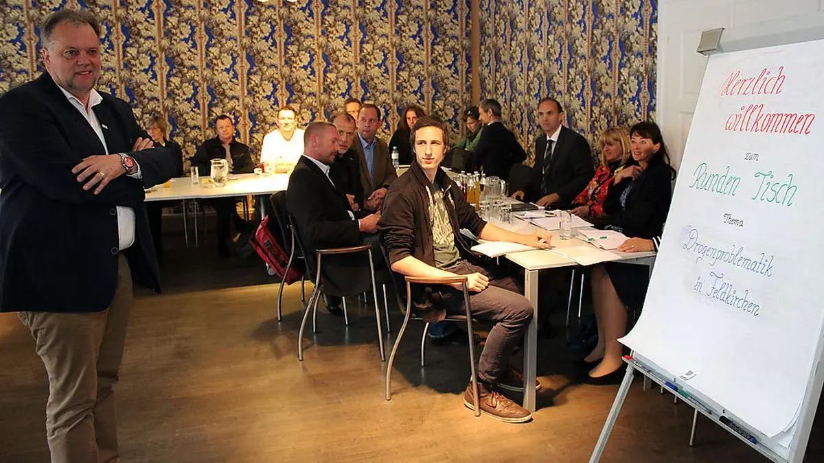 Rund 30 Personen aus allen Bereichen setzten sich am Dienstag in Feldkirchen zusammen