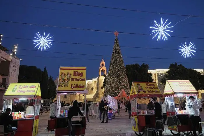 Palestinian vendors wait for clients in Manger Square in the West Bank city of Bethlehem, Tuesday, Dec. 16, 2025. (AP Photo/Mahmoud Illean)