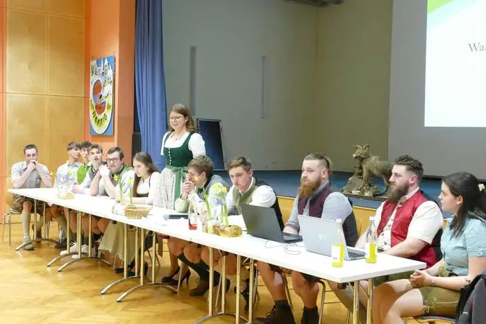Ein Höhepunkt der Veranstaltung war der Tätigkeitsbericht, der mit humorvollen Anekdoten gespickt war und die Gäste immer wieder zum Schmunzeln brachte.