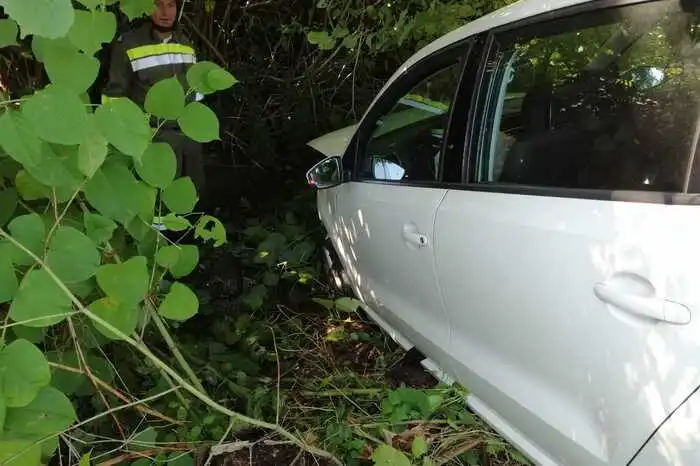 Das Auto musste von der FF Gaisgeld mit einer Seilwinde geborgen werden.