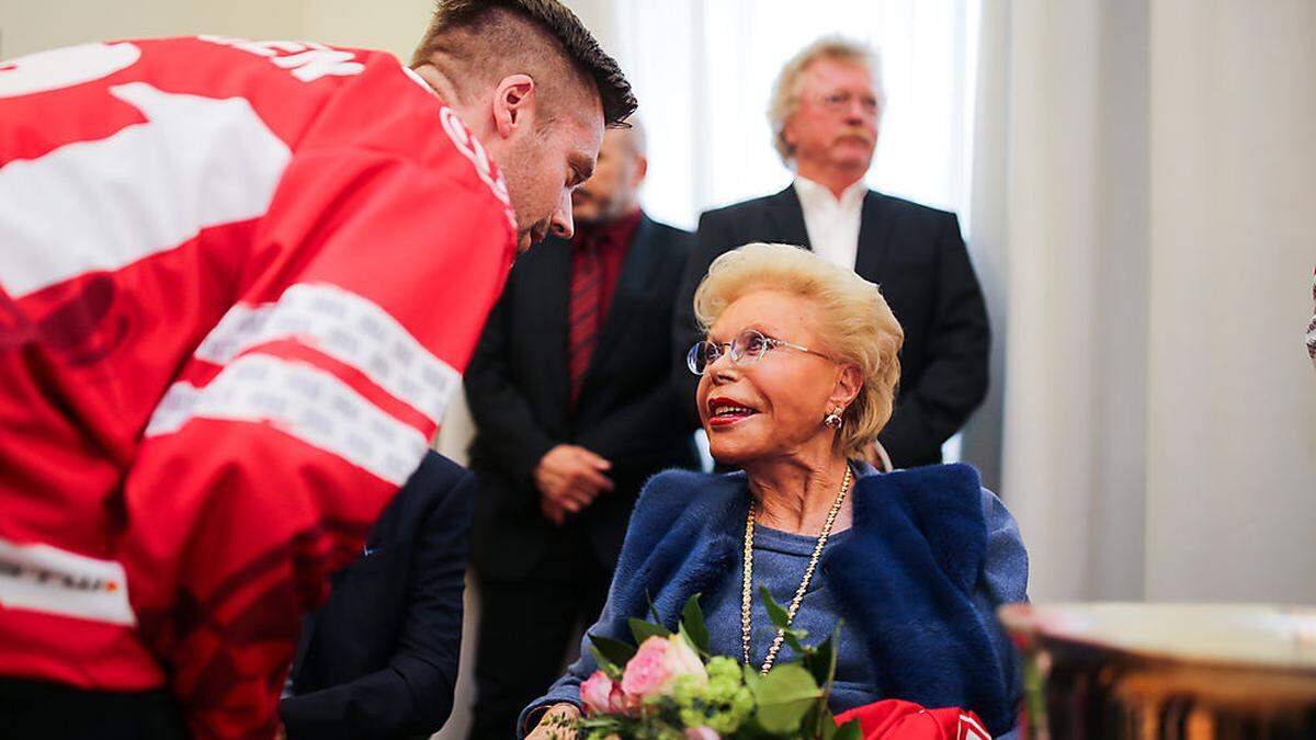 Lars Haugen im Gespräch mit KAC-Gönnerin Heidi Goess-Horten