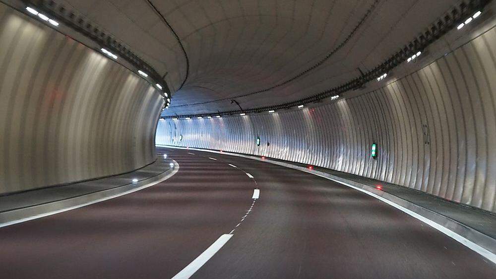 Um die Drainage eines Tunnels zu reinigen, muss dieser gesperrt werden
