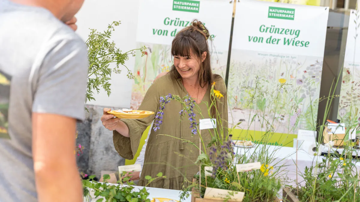 Fast 30 Organisationen klären auf und beraten 