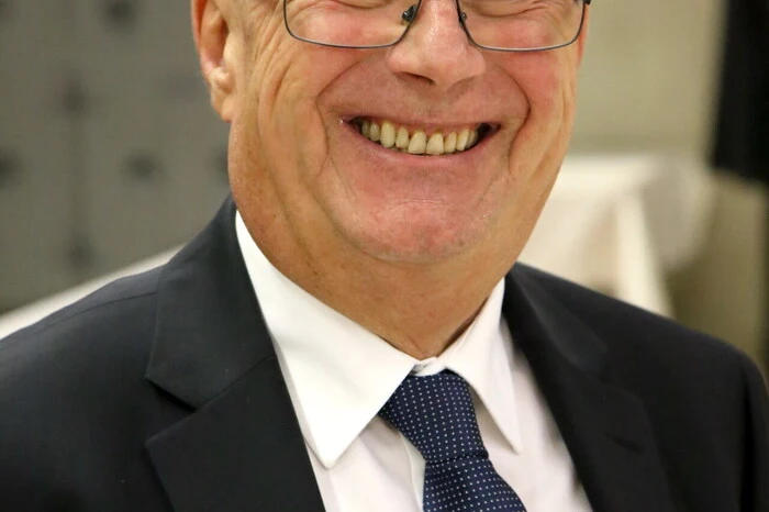 „Lehrer als auch Schüler waren bei den Ballvorbereitungen ein Team“, sagte HLW-Schuldirektor Walter Martitsch, der sich über den Besucheransturm erfreut zeigte. 