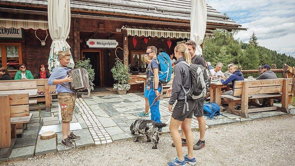 Auch die Geigerhütte ist Kult - dort gibt es als Besonderheit Hirschnudel auf Apfelrotkraut