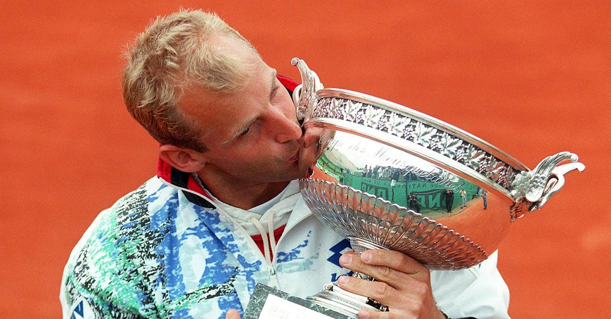 Thomas Muster is auctioning off his Paris trophy for a good cause.