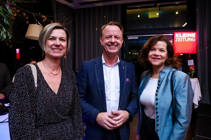 Christine Adacker (Montanuni Leoben), Trofaiachs Bürgermeister Mario Abl und Montanuni-Vizerektorin Christina Holweg (re.)