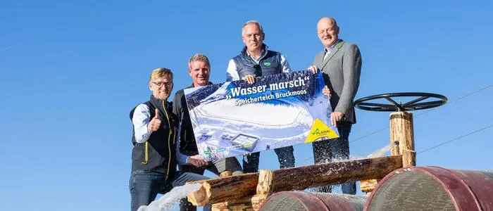 Sie drehten am 1. Oktober gemeinsam den Wasserhahn auf