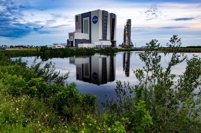 Nach monatelangen Verschiebungen ist die NASA-Mondmission "Artemis I" zu einem ersten Teststart aufgebrochen.