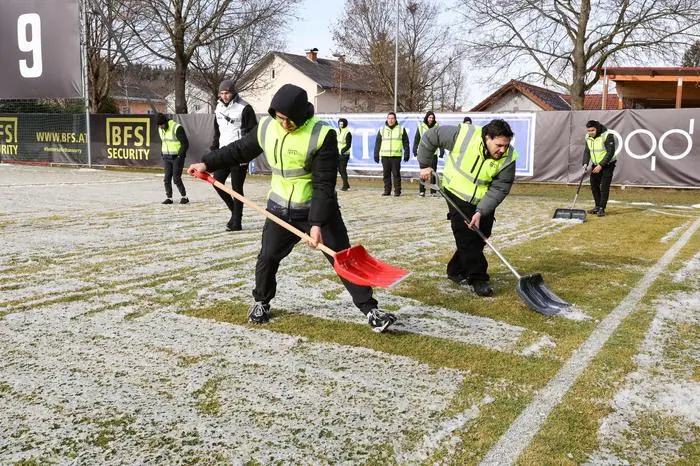 Der Ordnerdienst beim Schneeräumen