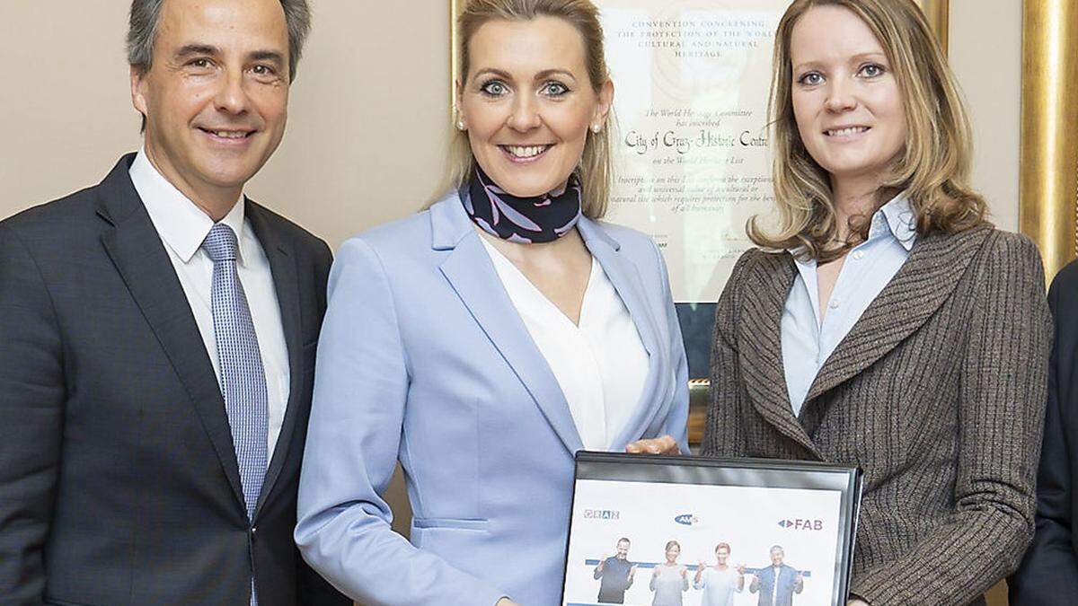 BesuchBMAschbacherMinisterin auf Visitie im Rathaus: Nagl, Aschbacher, Herzog