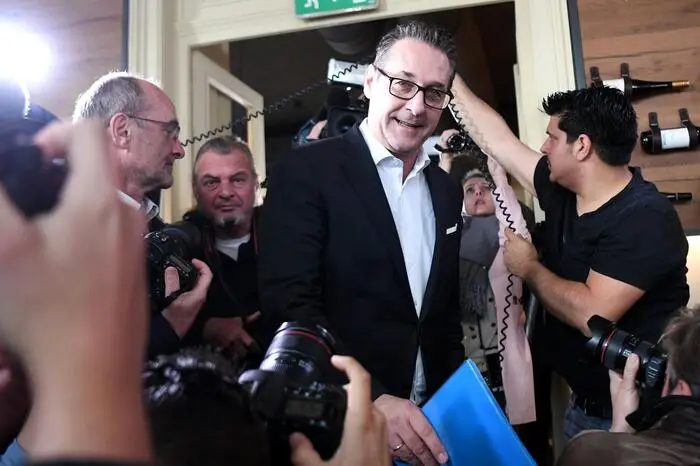 Strache kommt damit der Entscheidung der FPÖ-Gremien zuvor, die am Nachmittag tagen.