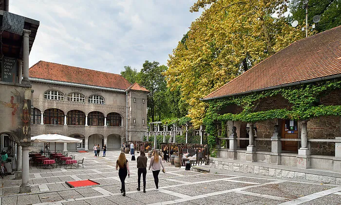 "Spielplatz" vieler Aufführungen des Ljubljana Festivals ist das Sommertheater Križanke 