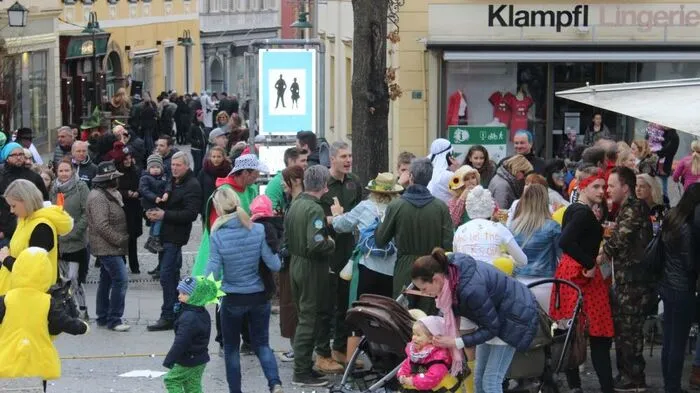 Auf Initiative des Tourismusverbandes Hartbergerland und der Innenstadt-Gastronomie wurde zur Faschingsparty auf dem Hauptplatz geladen.