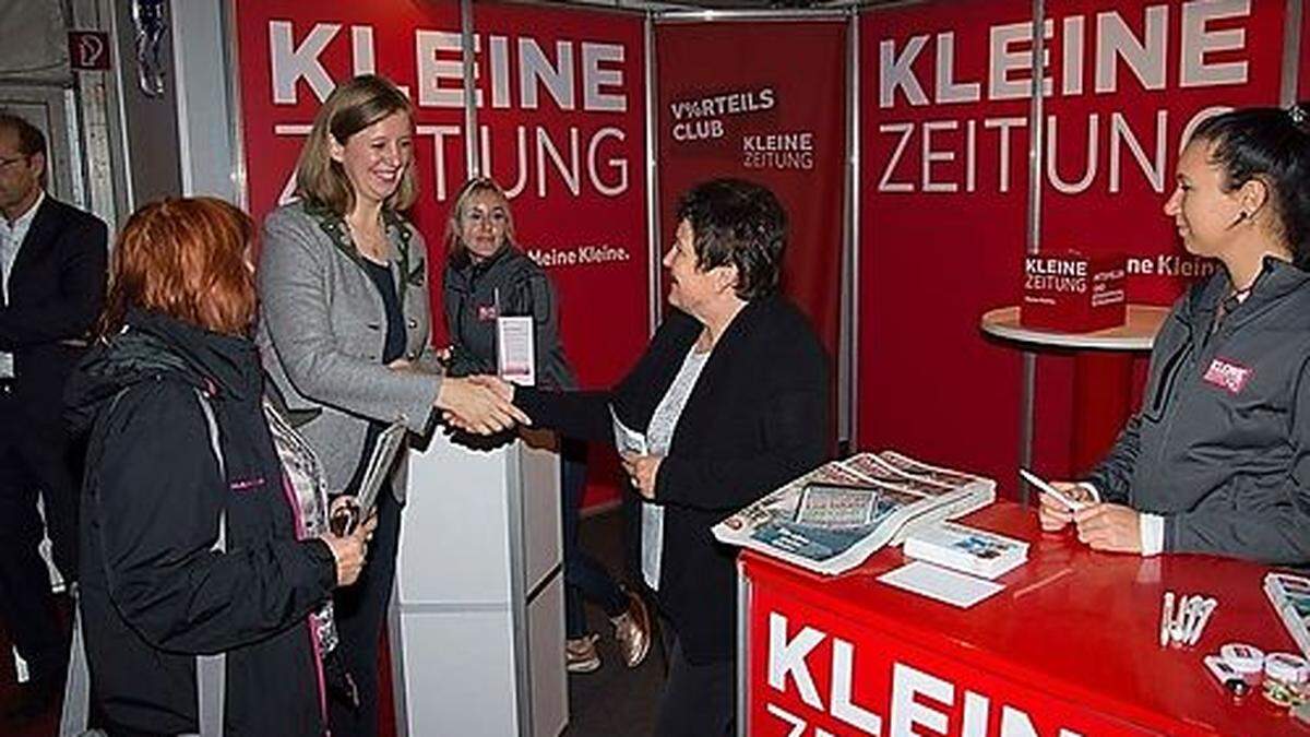 Landesrätin Barbara Eibinger-Miedl besuchte die Aussteller 