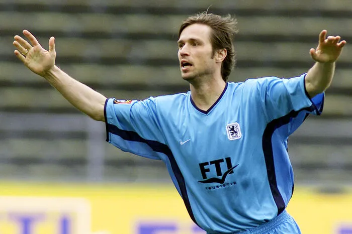 Auch Harald Cerny (1992 - 1994) spielte bei den Bayern. Länger war er aber - wie am Foto zu erkennen ist - für den Lokalrivalen, 1860 München aktiv. Mit dem FC Bayern wurde Cerny immerhin einmal Meister, obwohl er nur 17 Spiele absolviert hat (ein Tor, zwei Assists)