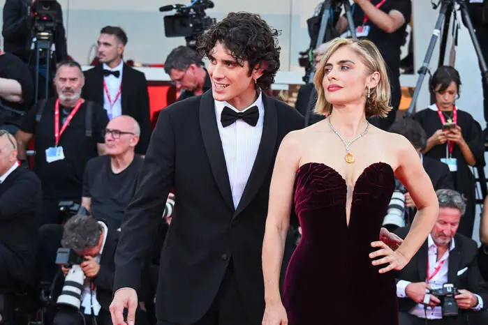 Nicolas Maupas und Greta Scarano