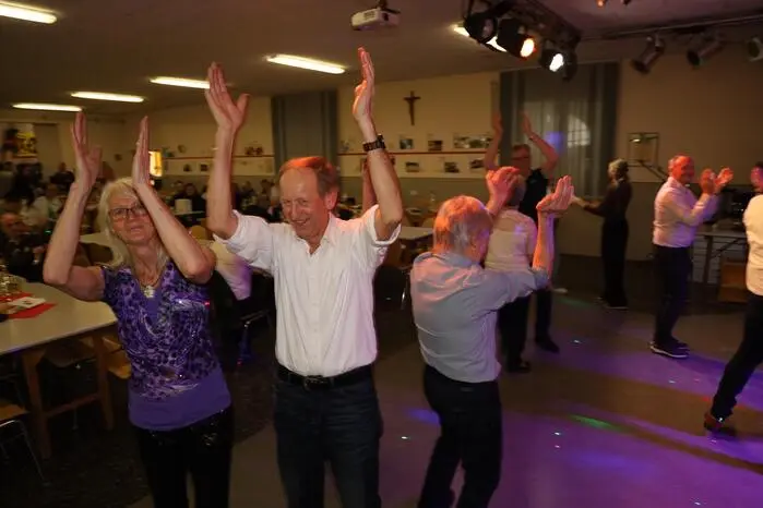 Höhepunkt des Ballabends war die gelungene Mitternachtsshow „Die kultigen 90er“