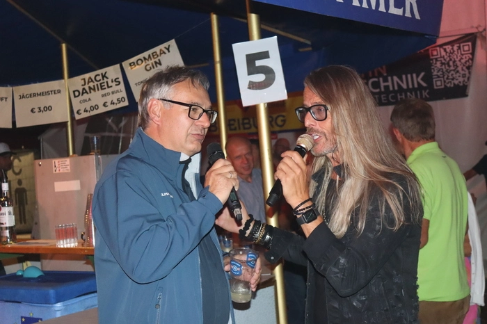 Provisor Michael Golavcnik gab mit Heli Brunner von Meilenstein ein gemeinsames Duett zum Besten.