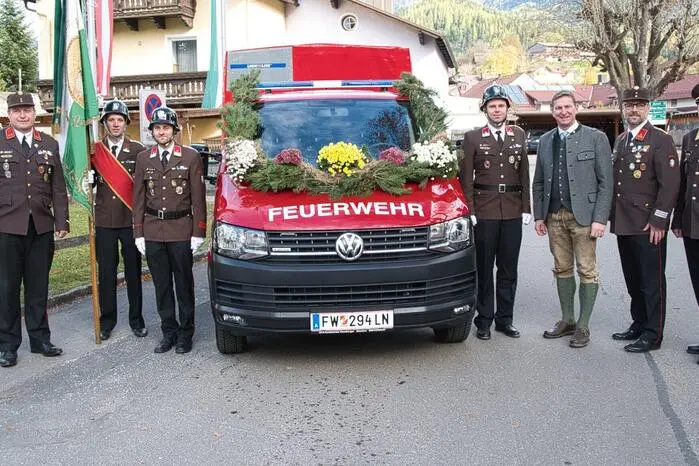 Der Tag wurde auch zum Anlass genommen, das neue Fahrzeug der Freiwilligen Feuerwehr zu segnen und vorzustellen.
