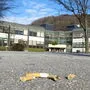 Zigaretten-Stummel vor dem Weizer Bundesschulzentrum? Nicht jeder hält sich offenbar an das Verbot