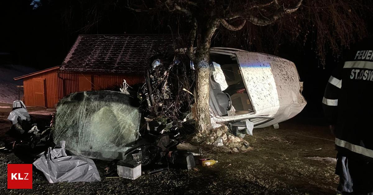 Eibiswald-Kastenwagen-kam-von-Stra-e-ab-und-prallte-gegen-Baum