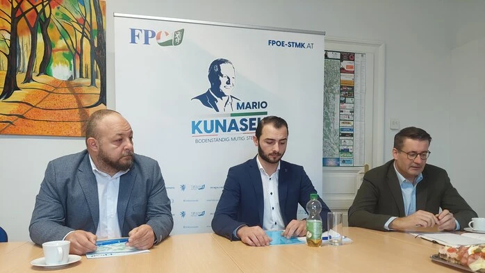Ortsparteiobmann Joachim Jaindl, Bezirksparteiobmann Luca Geistler und FPÖ-Gemeinderat Christian Schandor in Hartberg