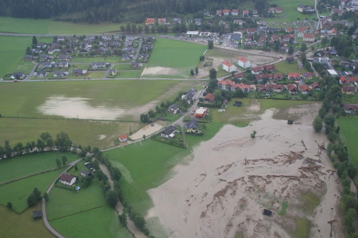 Mit dem Polizeihubschrauber wurden Samstagfrüh Erkundungsflüge über Oberwölz und Oberzeiring durchgeführt.