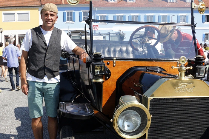 Ältester Original-Teilnehmer war ein Ford T, Baujahr 1914 mit  „heißen“ 20 Pferdestärken.