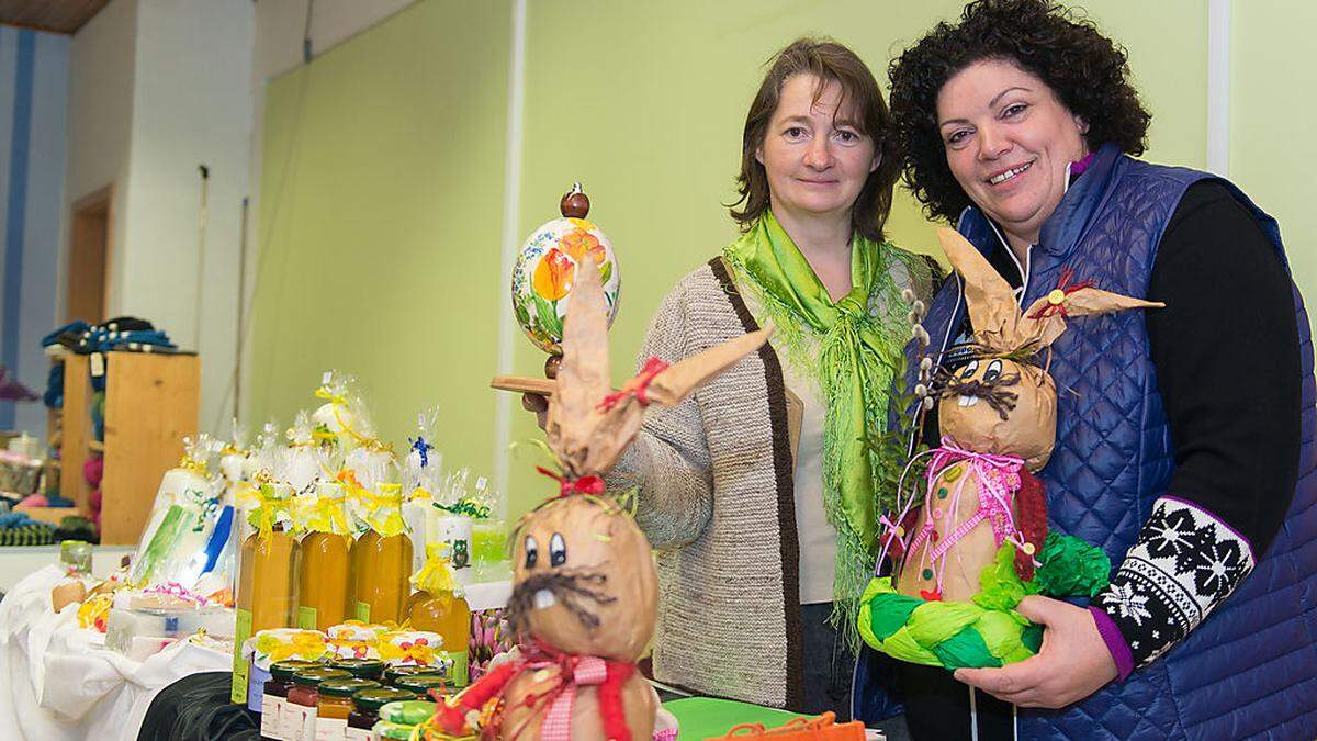 Wolfsbergs Regionalleiterin Anna Maria Lippitz (links) und Brigitte Puschl, Regionalleiterin für Völkermarkt, luden vor Kurzem zum „Talente-Flohmarkt“ 