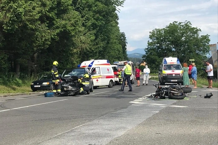 An beiden Fahrzeugen entstand erheblicher Sachschaden. Die Bergung der Unfallfahrzeuge wurde von der FF Stallhofen, die mit 13 Einsatzkräften und drei Fahrzeugen im Einsatz war, durchgeführt.