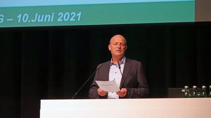 Bürgermeister Hermann Trinker begrüßte und...