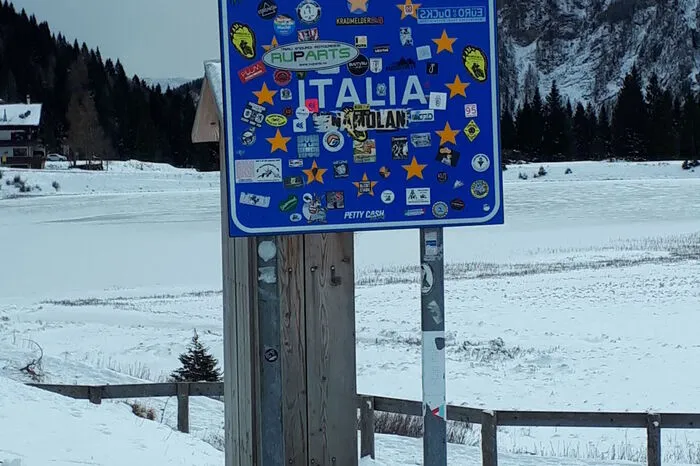 Das Skigebiet Nassfeld liegt zwischen Österreich und Italien. Mit den Skiern kann man nach Italien zum Essen fahren.