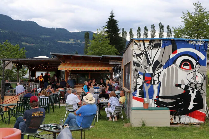 Die Freiluft Cafe-Lounge von Michael "Michi" Jost.