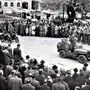 Die Eröffnung der Kaserne wurde 1960 mit einer Parade durch die Stadt gefeiert