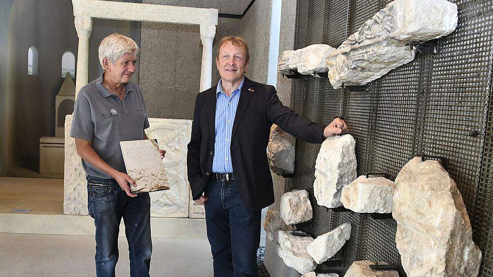 Museums-Mitarbeiter Richard Linsberger und Vereinsobmann Kurt Karpf im Museum Carantana	