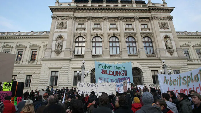 Protestzug vor der Uni Graz