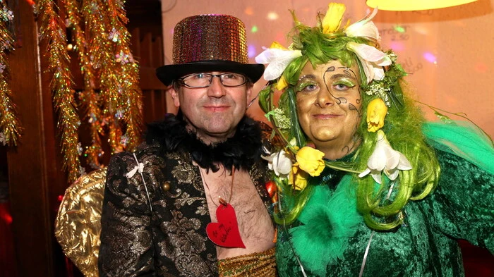 Im Landgasthof Neugebauer in Lölling im oberen Görtschitztal ging Freitagabend der "Life Boll" über die Bühne. Und zahlreich waren sie auch alle erschienen, die Homosexuellen, Transgender sowie Heterosexuellen.